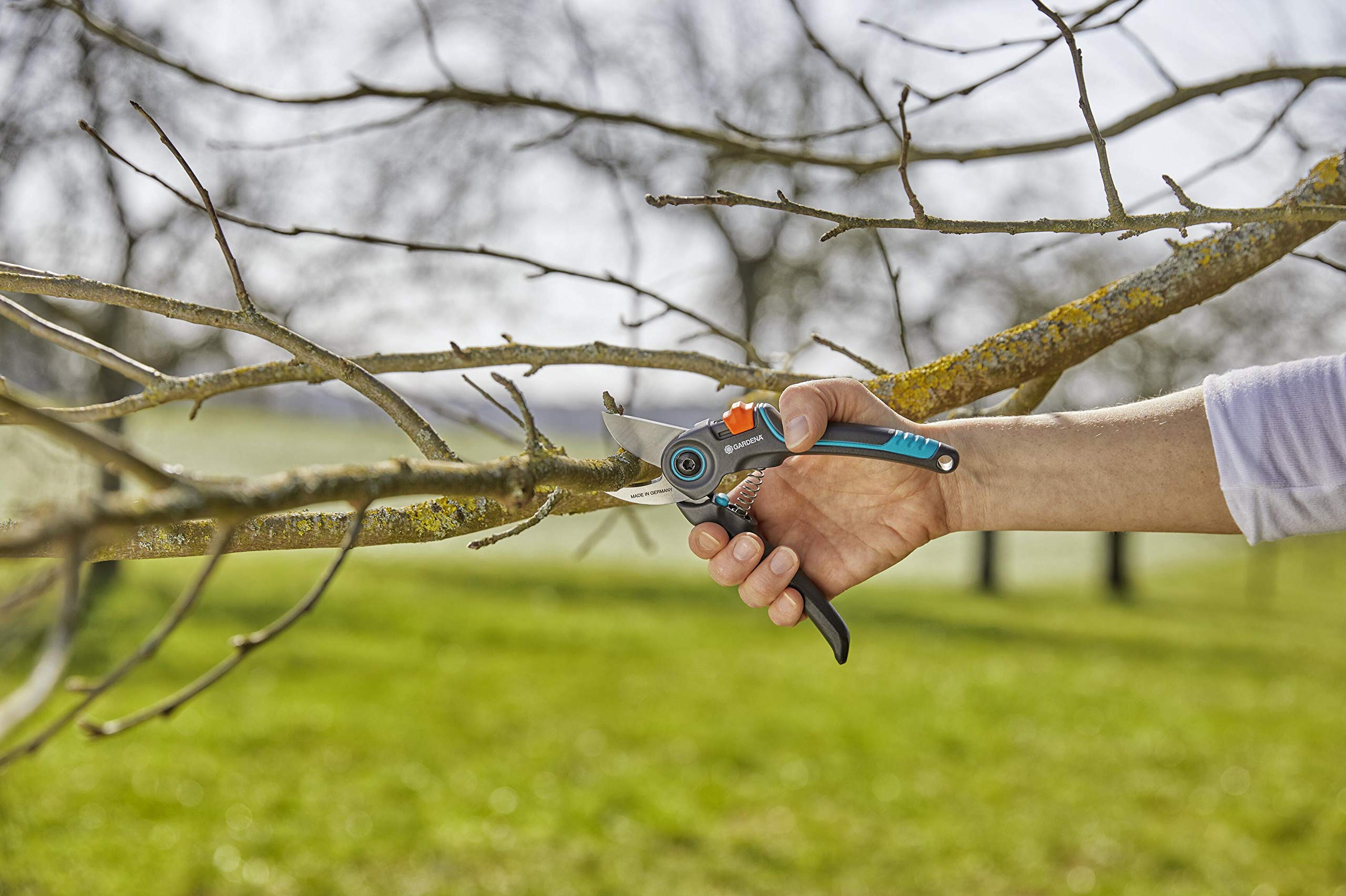 GARDENA (12203) ExpertCut pruning shears: Ideal for cutting fruit trees, 7/8" Cutting diameter, 2-stage variable handle opening, stainless steel blades, bypass cutting principle. Made in Germany - Image 7